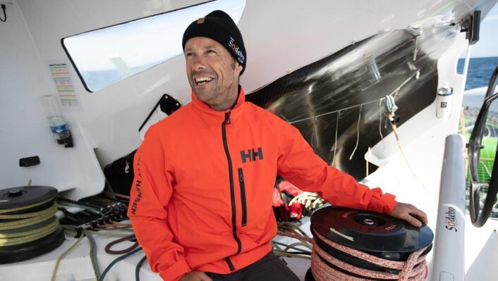 UTVIKLER: En tur rundt jorda byr på alt fra storm i sørishavet til hete i stillebeltet. Thomas Coville bruker klær fra Helly Hansen under alle mulige forhold. UTVIKLER: En tur rundt jorda byr på alt fra storm i sørishavet til hete i stillebeltet. Thomas Coville bruker klær fra Helly Hansen under alle mulige forhold.