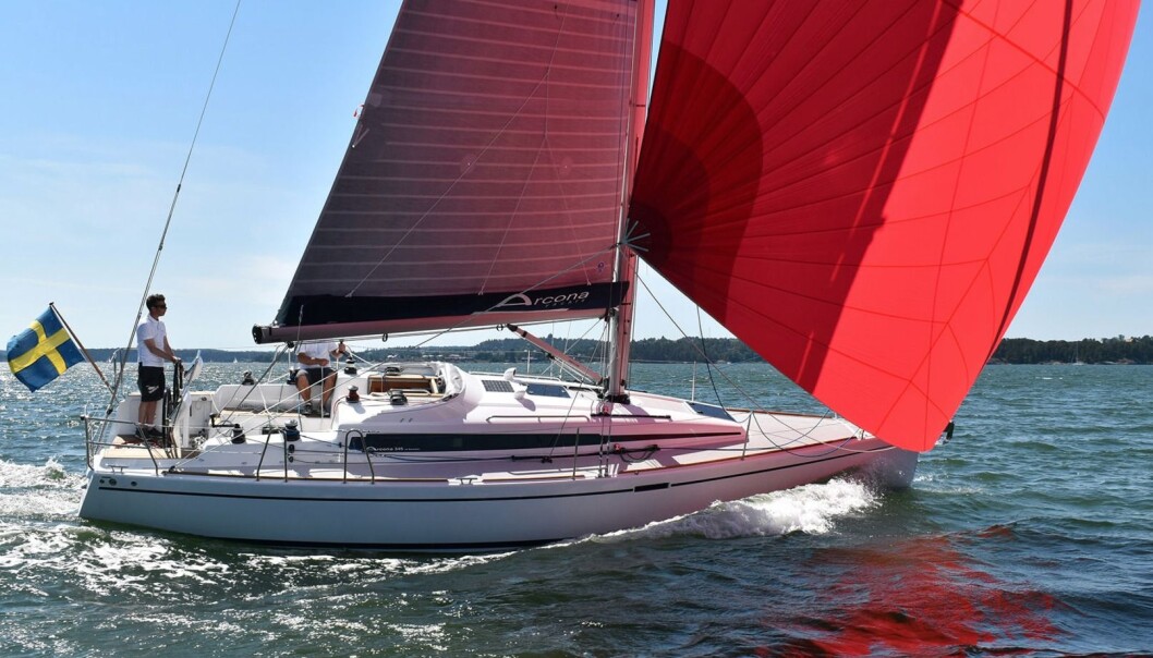 NY: Arcona 345 er en rask og lett håndterlig 34-foter egnet for shorthandedseiling og komfortabel turseiling. NY: Arcona 345 er en rask og lett håndterlig 34-foter egnet for shorthandedseiling og komfortabel turseiling.