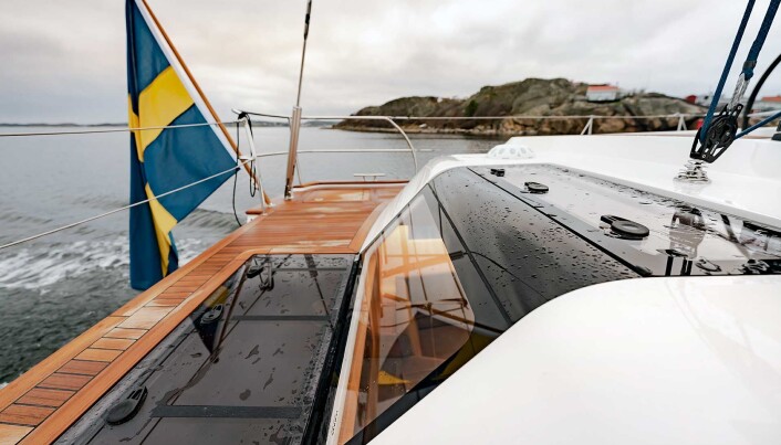 LYS: Lysinnslippet til eierlugaren frir seg fra dekk, oeverbygget og til hyttedek. LYS: Lysinnslippet til eierlugaren frir seg fra dekk, oeverbygget og til hyttedek.