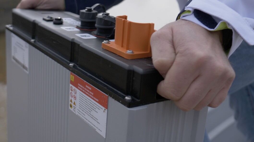 LETT: Batteriet veier ikke mer enn 20 kilo og kan lett tas med hjem for lading. LETT: Batteriet veier ikke mer enn 20 kilo og kan lett tas med hjem for lading.